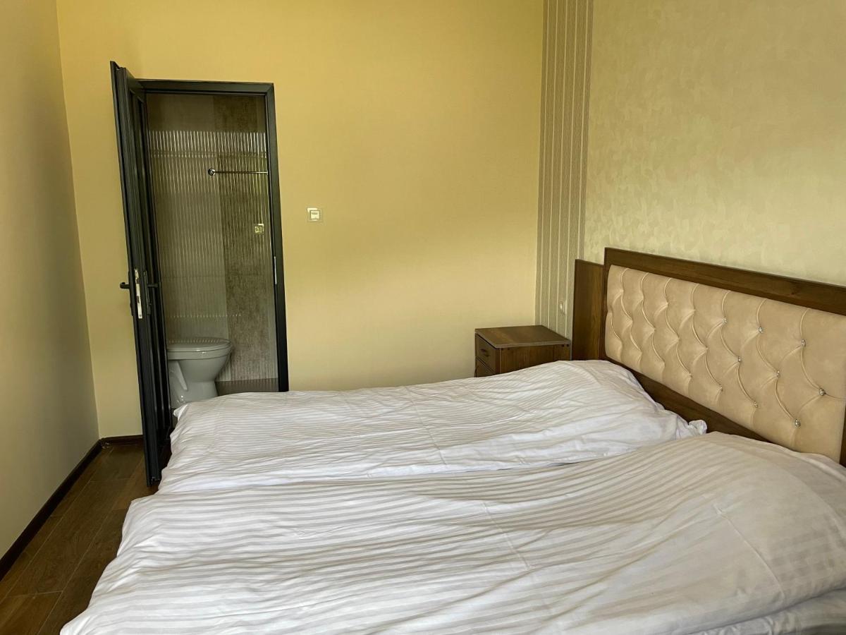 Yolyans Hotel Goris Exterior foto