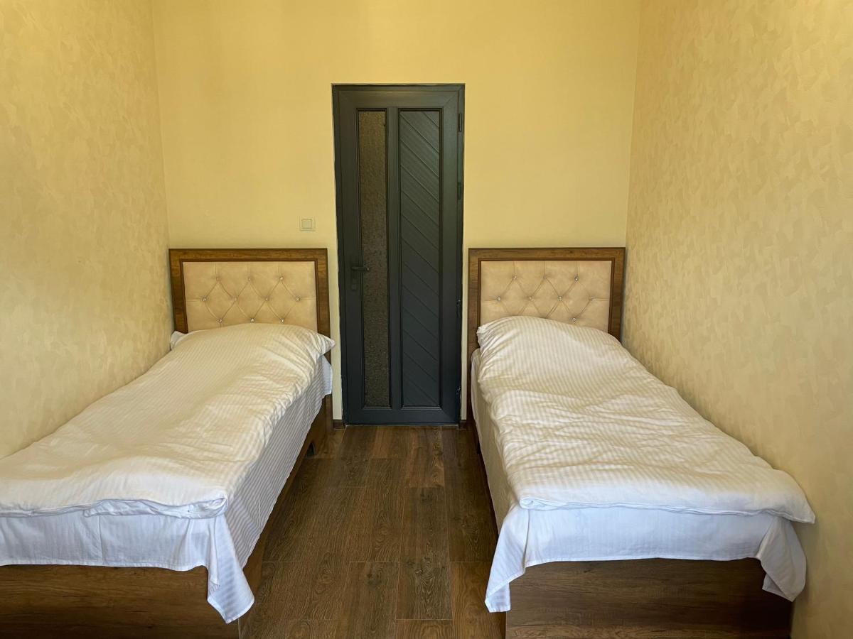Yolyans Hotel Goris Exterior foto